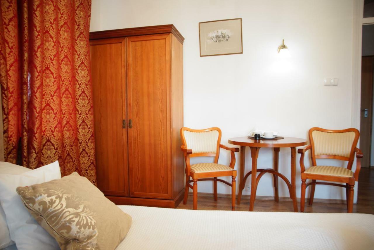 Bed & Breakfast Goscinne Dom Literatury 3*